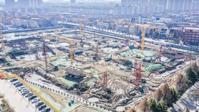 靖江中医院迁址新建项目开始桩基施工(图1)